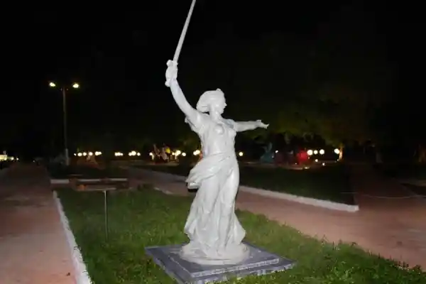 Родина Мать зовет